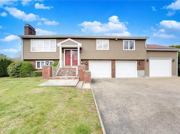 65 Mohawk Dr, Seekonk, MA 02771