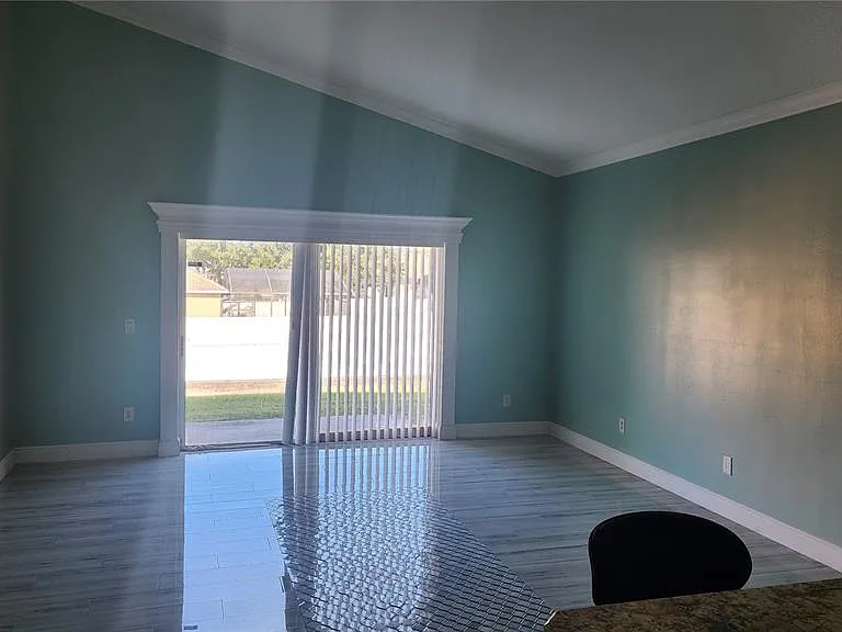 7809 Rex Hill Trl — Photo 2