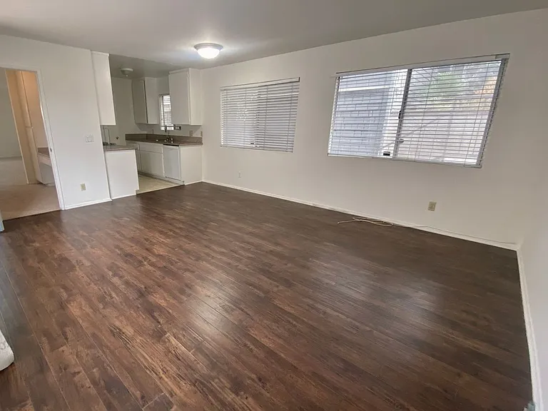 637 Manhattan Beach Blvd — Photo 7