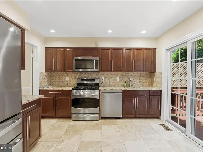 1433 McLean Mews Ct — Photo 18