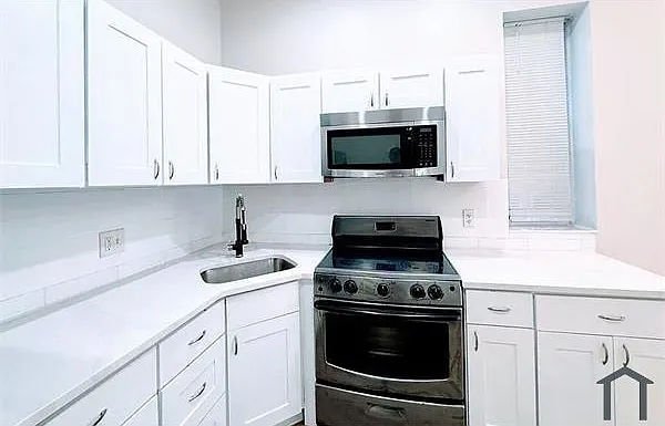 3 bed, 950 sqft, $2,500 — Photo 2