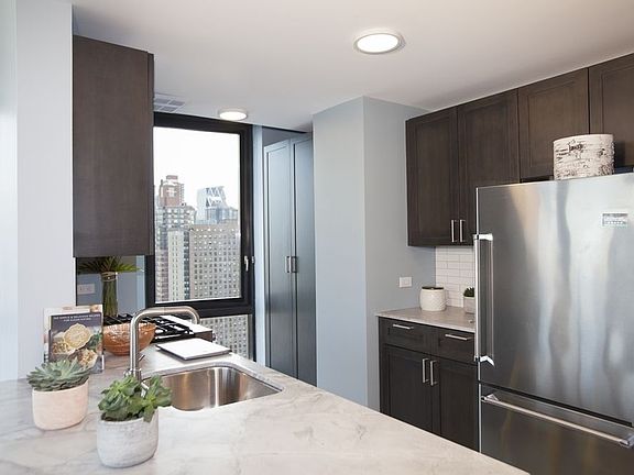 4th image of 21 W End Ave APT 2910