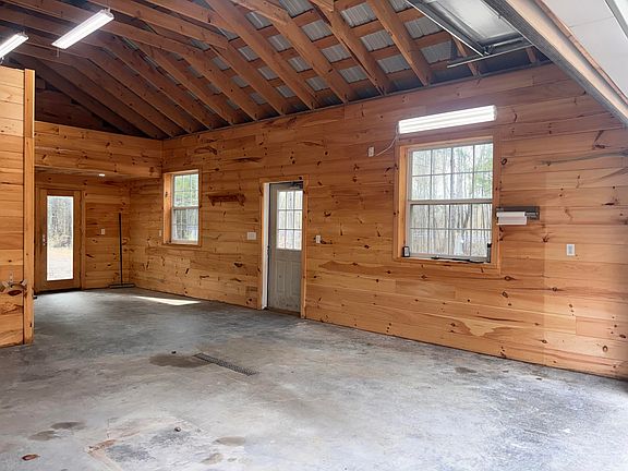 4th image of 813 Bush Rd