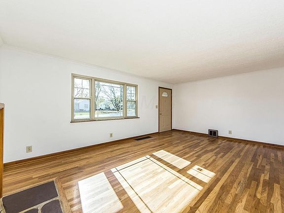 3rd image of 1840 Rosemont Ave
