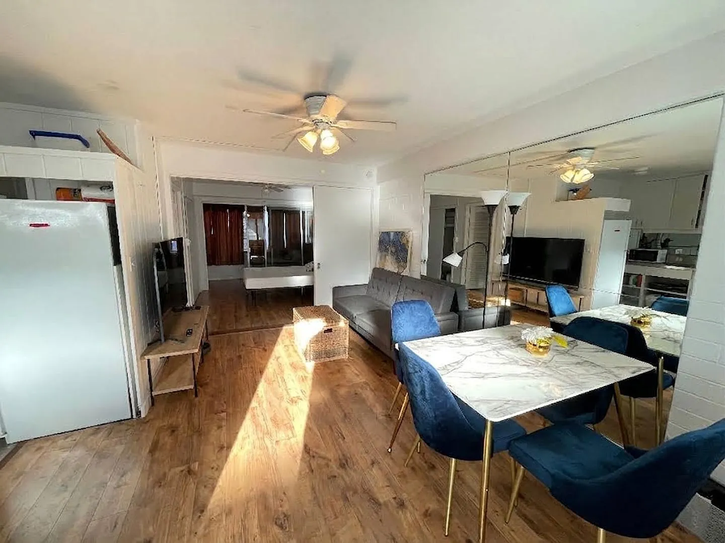 Fully Furnished 1Bdrm/ 1Bath Condo Located in the Heart of Waikiki. — Photo 2