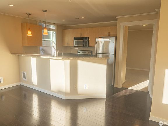 4th image of 626 4th Ave W APT 201