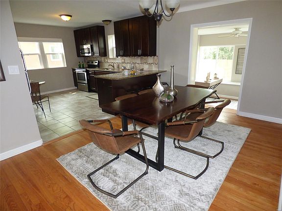 4th image of 449 Foreston Pl