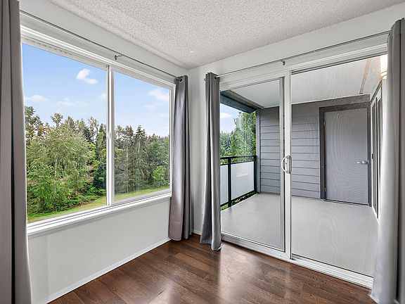 4th image of 2601 NE 4th St APT 623