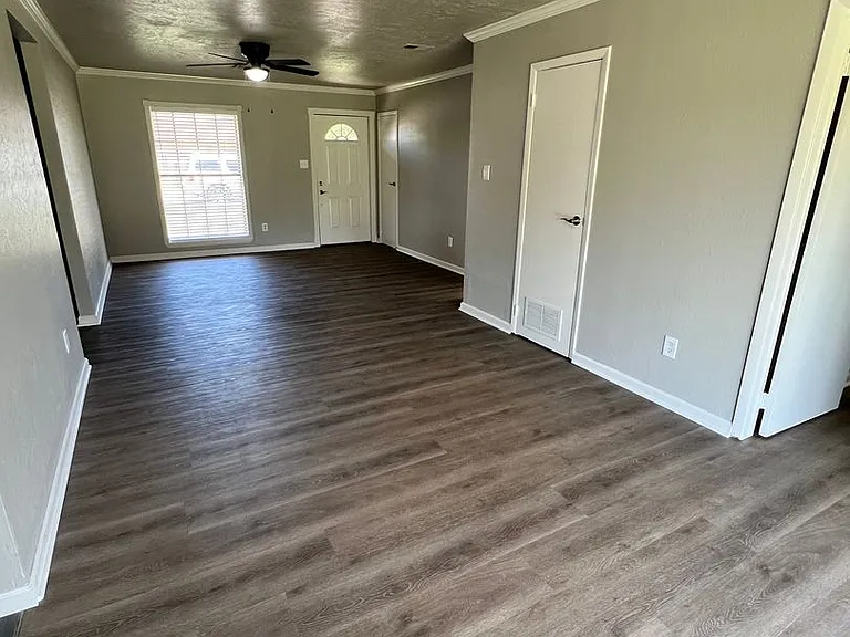 6408 NW Oak Ave — Photo 7