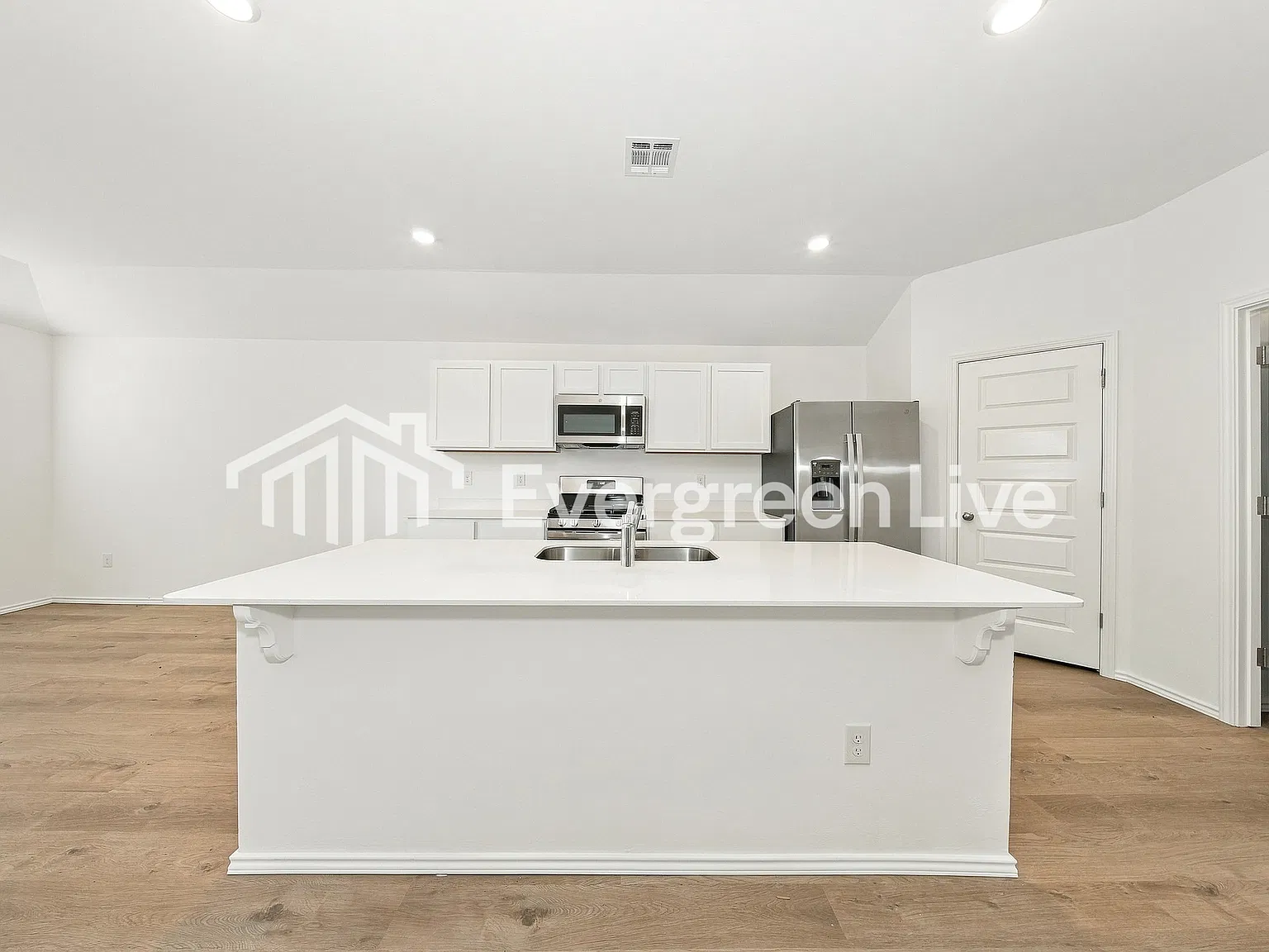 4 bed, 2.0 bath, 1613 sqft, $1,695 — Photo 4
