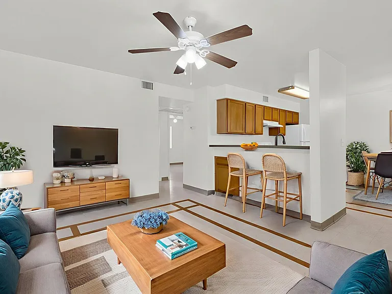 2302 W Colter St — Photo 8