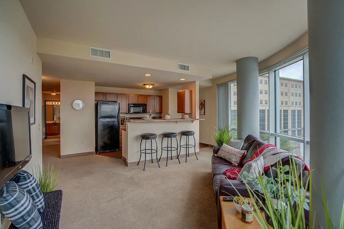 Park Regent Apartments — Photo 4
