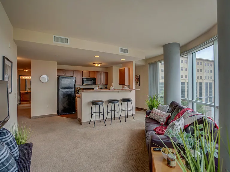 Park Regent Apartments — Photo 4