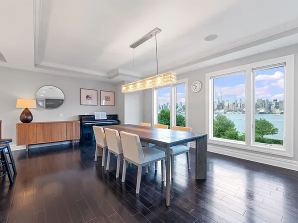 38 Oxford Landing image 3 of 22