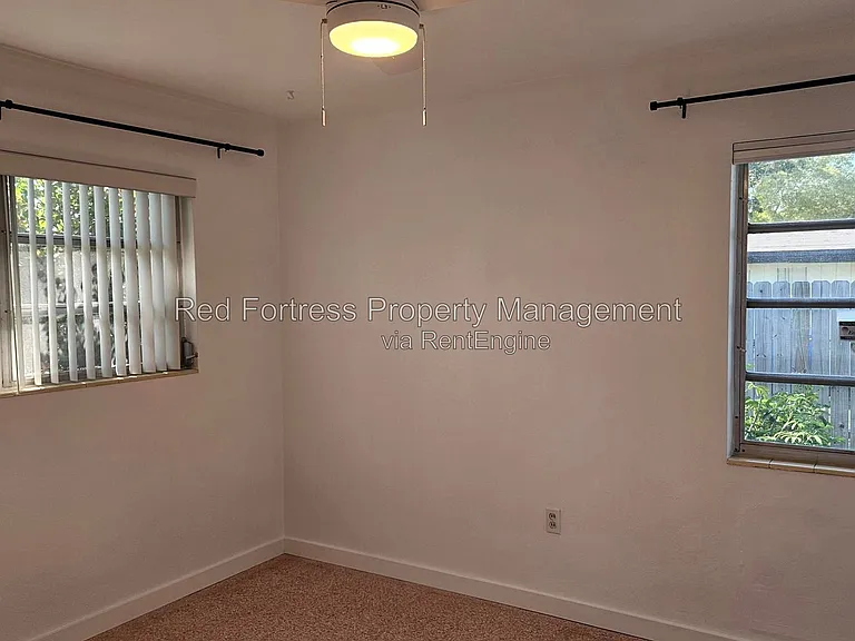 1531 Grace Ave — Photo 3