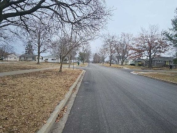 5th image of 234 E Goebel Dr