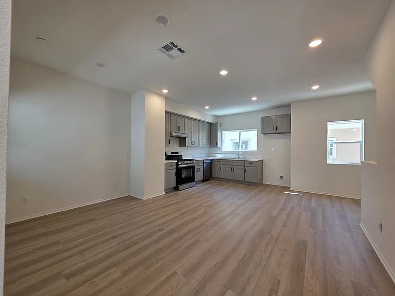 1626-1630 W Mission Blvd #103 — Photo 3