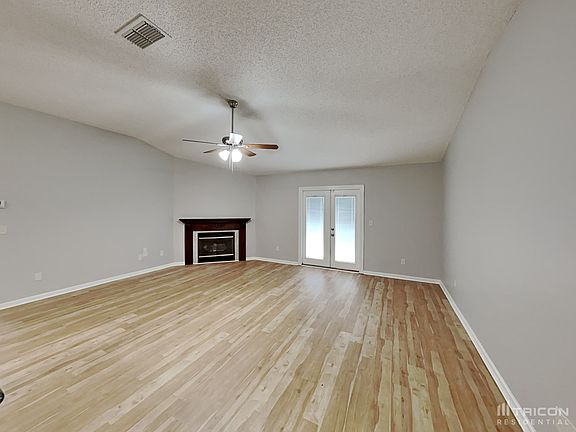 3rd image of 3210 Woodglen Dr