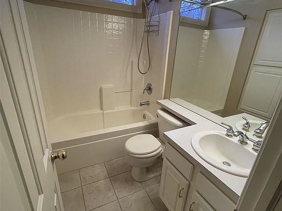4th image of 17203 Hickory Plz
