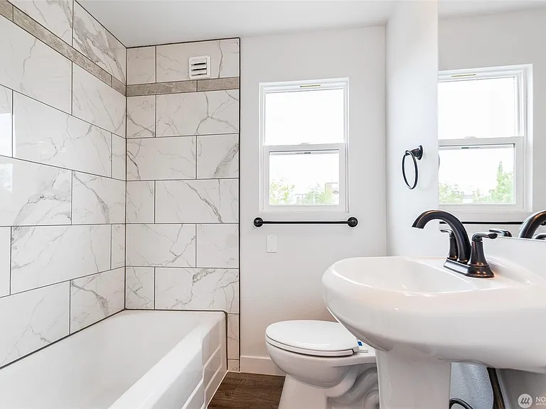 102 D St SW #E — Photo 10