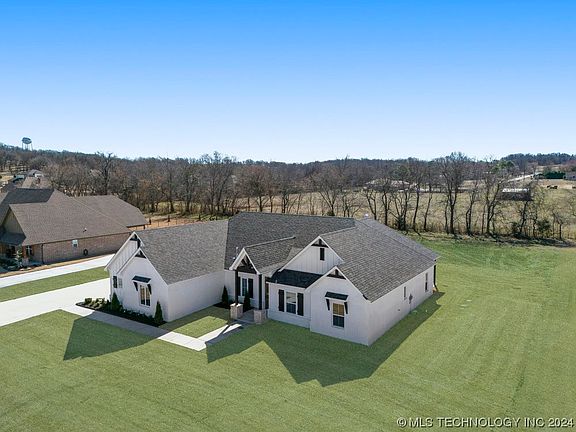 3rd image of 15442 E Taylor Ln