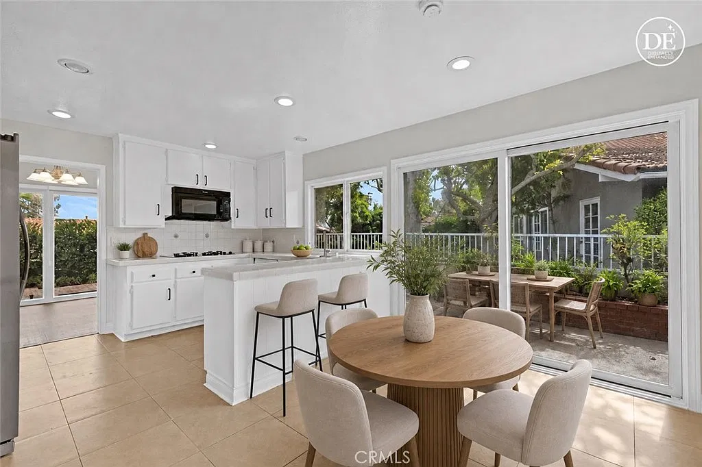 3 bed, 1642 sqft, $7,250 — Photo 3