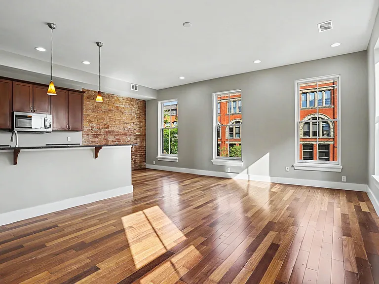 280 E Michigan Ave — Photo 12