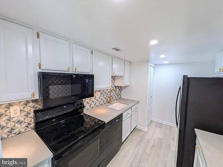 34 Hermitage Dr #34 — Photo 11