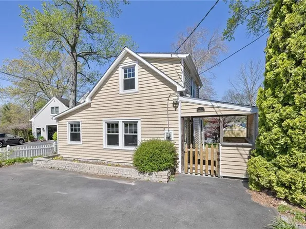 15 Hawthorne Rd, East Hampton, CT 06424