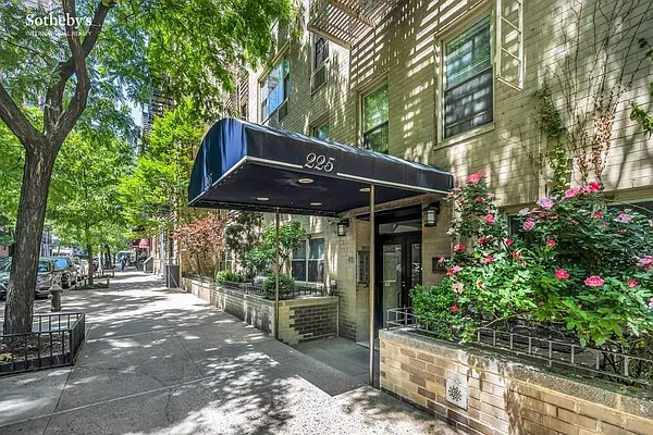 Rented by Sotheby's International Realty | media 10