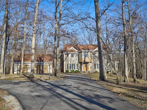 3260 Woodland Shores Dr, Decatur, IL 62521