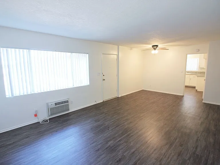 Linden Court Apartments — Photo 98