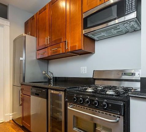 3rd image of 439 W 53rd St APT 1B