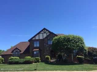 2 Betsy Ross Dr, Hanover Township, PA 18706