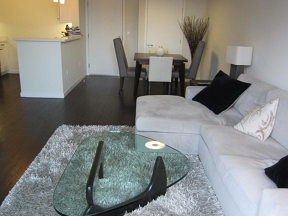 2nd image of 525 Santa Monica Blvd #203