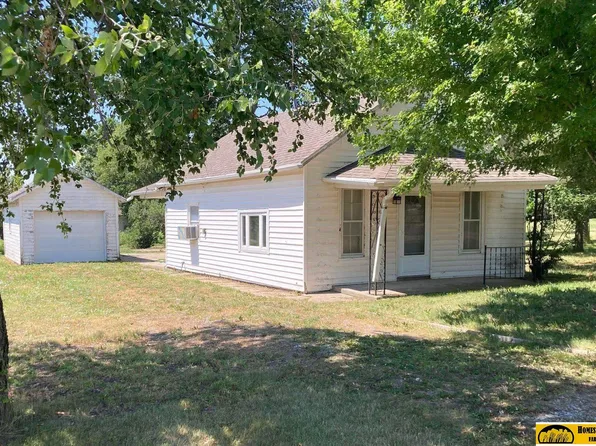 1003 W B St, Wymore, NE 68466