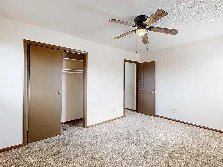 Sterling Square Apartments — Photo 13