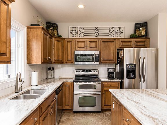 5th image of 3430 Foxcroft Dr