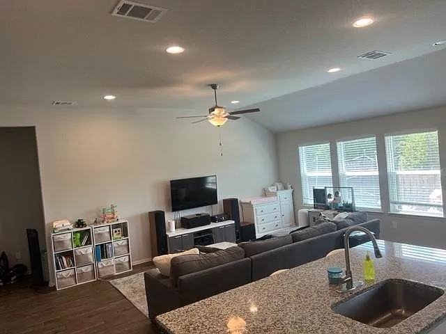 3704 Allegiance Ave — Photo 14