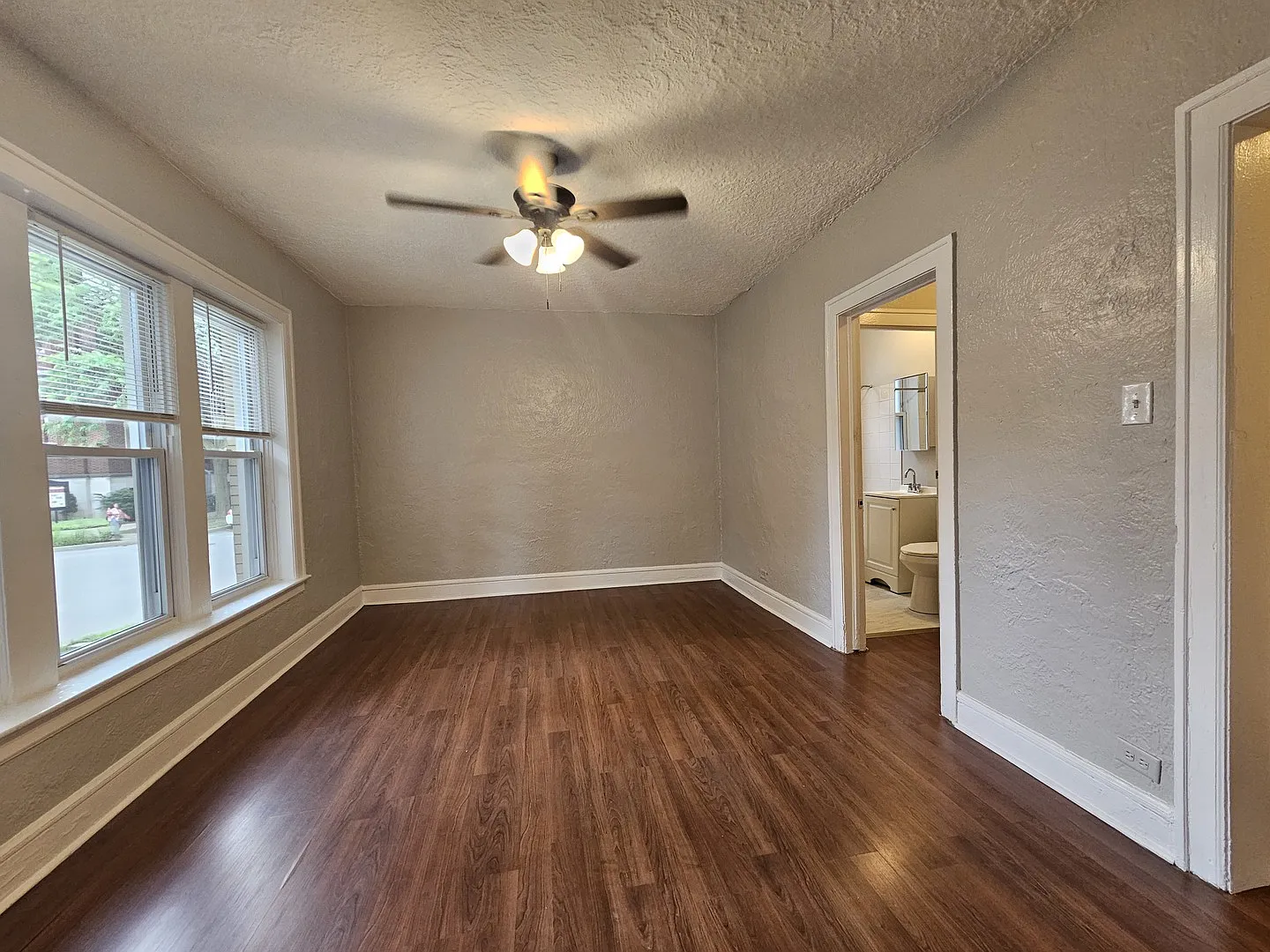 Studio, 500 sqft, $1,300 — Photo 3