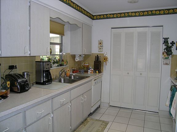 5th image of 1826 NE Media Ave