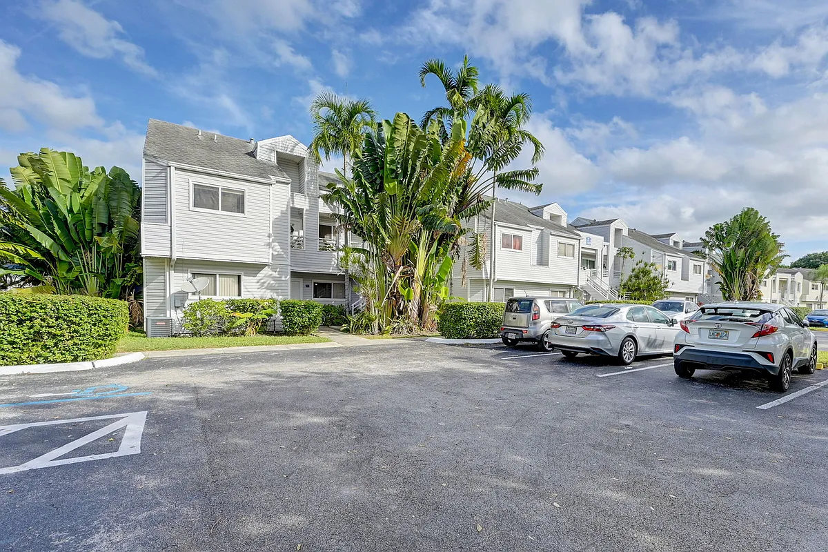 Building Photo - 3453 NW 44th St #107