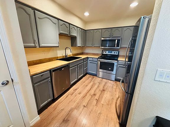 2nd image of 805 Summer Hawk Dr #Y146