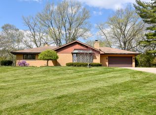 214 Poteet Ave, Inverness, IL 60067