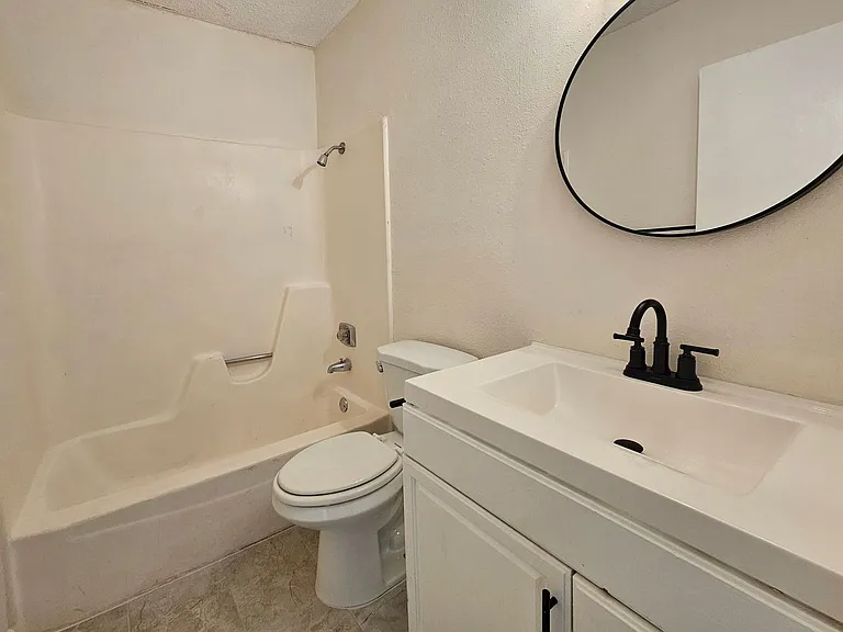 1208 Preswick Cir — Photo 15