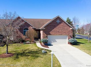 1518 Wildwood Ct, Flint, MI 48532