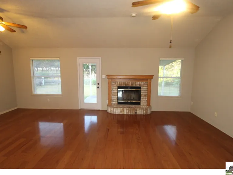 924 Northern Dancer Dr — Photo 16