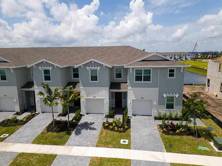 380 SE Crossoak Ln — Photo 33