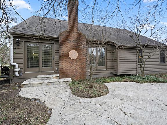 4th image of 238 Briarbend Blvd