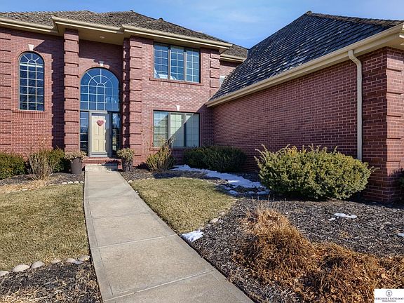 4th image of 719 N 158th St